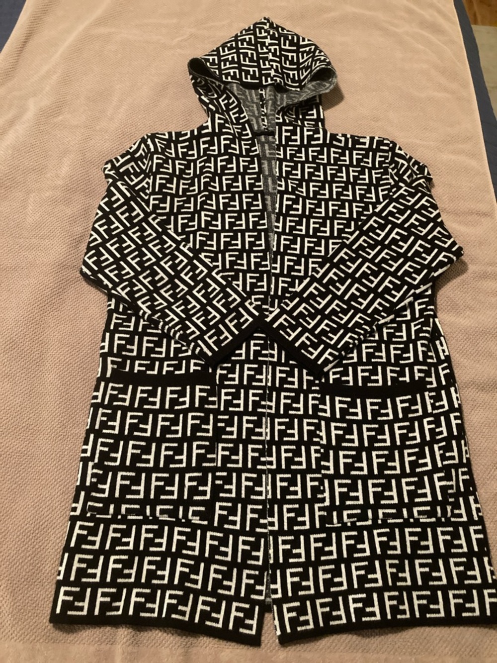 Fendi LIKE Black & White FF Logo sweater with Hood (READ)